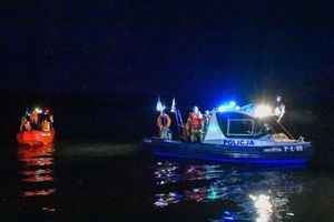 Nocna akcja ratunkowa na Jeziorze Skarlińskim 