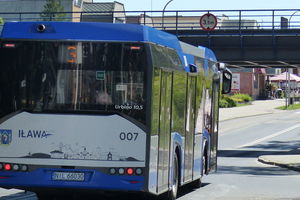 Zniszczył drzwi w autobusie miejskim