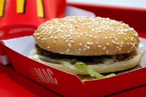 McDonald's ze spadkiem sprzedaży po raz pierwszy od ponad trzech lat