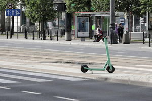 Hulajnoga elektryczna — korzystaj z głową!