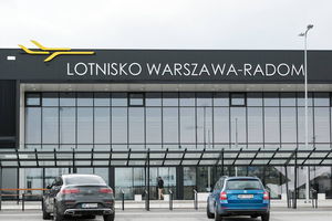 Lotnisko w Radomiu: darmowa woda pitna, paczkomat i drukarka dla pasażerów