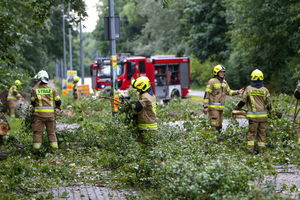 Armagedon pogodowy.  Podtopienia, uszkodzone dachy, brak prądu i 310 interwencji strażaków