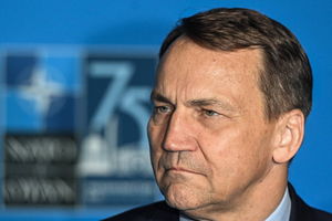  Sikorski: kilka tysięcy osób w Polsce zgłosiło akces do Legionu Ukraińskiego 