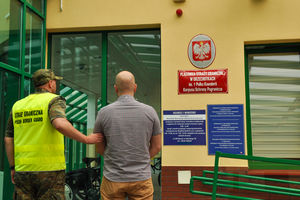 Funkcjonariusze straży granicznej z Warmii i Mazur zatrzymali poszukiwanego Rosjanina. Gdyby nie zapłacił, najbliższe miesiące spędziłby w areszcie 