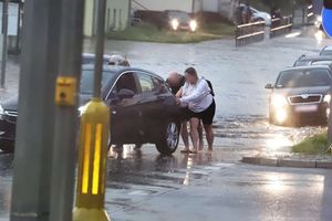 Burze i ulewy na Warmii i Mazurach. W Olsztynie zalane były główne ulice [ZDJĘCIA]