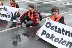 Ekoaktywiści blokują, policja działa!