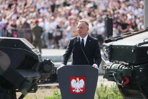 Prezydent złożył wieniec przed pomnikiem Ofiar Tragedii Smoleńskiej