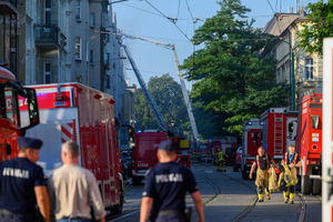 Po pożarze kamienicy w szpitalach wciąż pozostaje 9 osób, w tym 6 strażaków