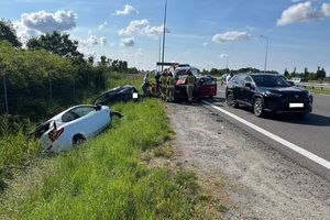 Karambol pięciu samochodów, kolizja i pożar na S7.  Są utrudnienia w ruchu