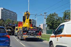 Wpadł pod tramwaj na Popowickiej