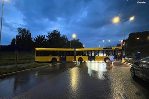 Kierowca autobusu wjechał na drogę szybkiego ruchu pod prąd