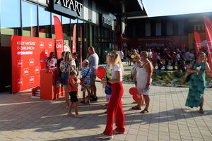 Tłumy na otwarciu nowego centrum handlowego w Ostródzie 
