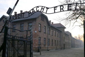 Kard. Dziwisz: o. Maksymilian w Auschwitz dysponował bronią, którą była miłość