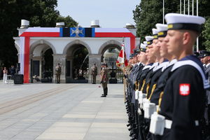 Uroczysta odprawa wart przed Grobem Nieznanego Żołnierza