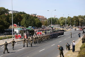 Ok. 2 tys. żołnierzy i kilkaset sztuk sprzętu wojskowego na defiladzie z okazji Święta Wojska Polskiego