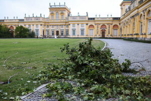 Z powodu nawałnicy park wilanowski zamknięty do odwołania