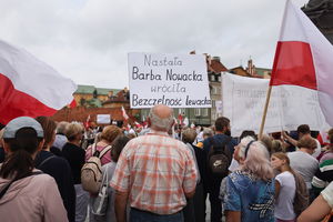 Demonstracja przeciwko zmianom w organizacji lekcji religii