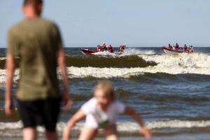  Trwa akcja ratownicza na Bałtyku. Topiły się trzy osoby, jedna dalej pozostaje pod wodą 