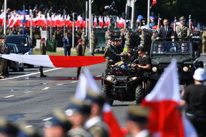 W Święto Wojska Polskiego w stolicy defilowało ponad 2,5 tys. żołnierzy i ponad 200 pojazdów