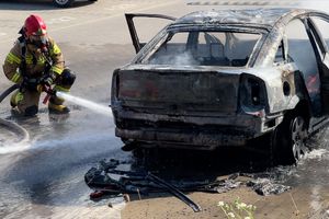 [WIDEO] Kolejny pożar w Olsztynie. Na Pieczewie spłonęło auto