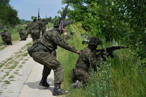 W zdarzeniu na poligonie w Bemowie Piskim ucierpiał nie tylko blok: 