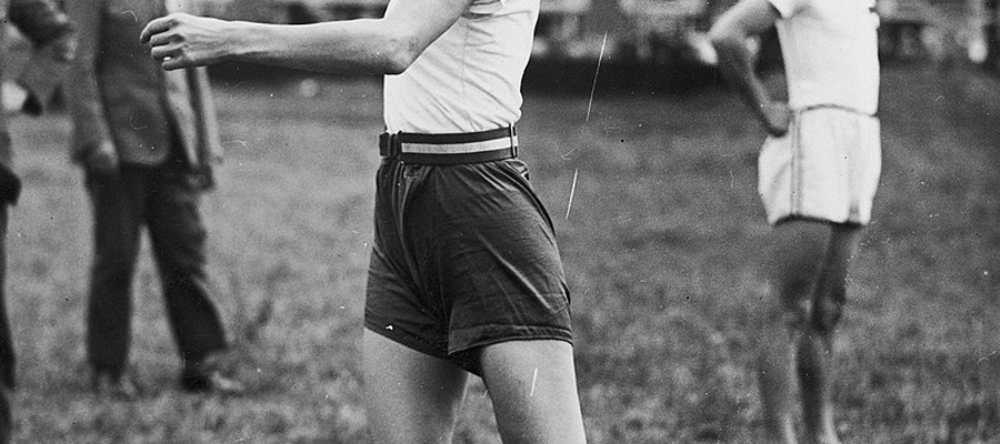Halina Konopacka podczas rzutu dyskiem na igrzyskach olimpijskich w Amsterdamie w 1928 roku