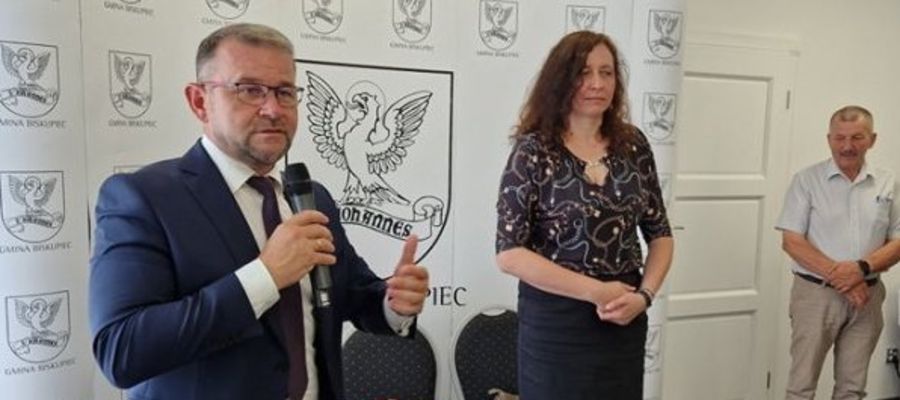 Wójt Arkadiusz Dobek i Anna Orłowska, nowa dyrektorka bielickiej szkoły