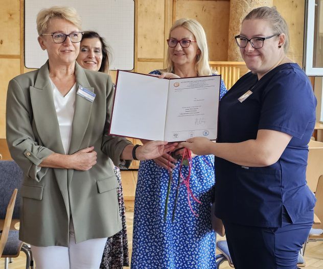 Pielęgniarką koordynującą w Bloku Operacyjnym w zakresie anestezjologii została mgr piel. Diana Maniak-Brzezińska, specjalista w dziedzinie pielęgniarstwa anestezjologicznego i intensywnej terapii.
