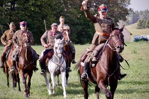 Ułańskie szarże w Kierzbuniu. IX Rajd Konny Łupaszki