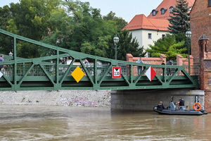 Fala powodziowa przechodzi przez Wrocław 