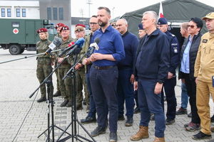 Nysa po powodzi. Szpital polowy przyjął pierwszych pacjentów, rusza operacja postawienia tymczasowych mostów