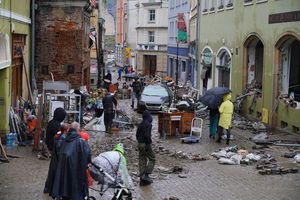 Wojsko ostrzega szabrowników i wysyła patrole z noktowizorami