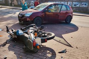 Lidzbark Warmiński: Czołowe zderzenie auta z motocyklistą