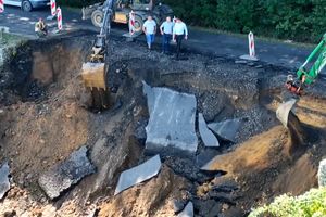 Policja zamknęła wjazd do Złotoryi! Wielka woda zalała drogę!