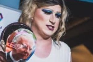 Drag queen odpowie za podcinanie gardła lalce symbolizującej 