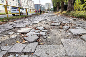 Chodnik na ulicy Sybiraków – jeden z najgorszych w Olsztynie? [ZDJĘCIA]