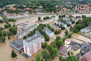 Dolnośląskie. Straż pożarna: Teraz już tylko ewakuujemy ludzi, inne działania na drugim planie