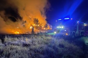 Ogromna tragedia rolnika z Krokowa. Ogień pochłonął prawie tysiąc bel słomy 