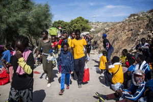 Rusza zbieranie podpisów pod referendum ws. paktu migracyjnego