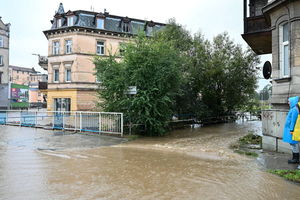 W Kłodzku ulice toną pod wodą. Ewakuowano mieszkańców