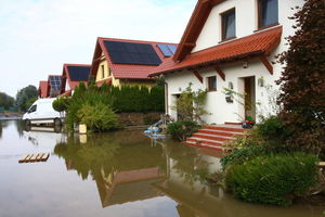 Zalane domy wciąż pełne niebezpieczeństw 