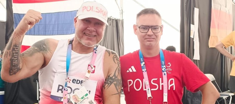 Rafał Rocki (z lewej) zajął piąte miejsce w konkursie rzutu dyskiem podczas igrzysk paralimpijskich w Paryżu