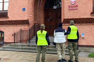 Służby zatrzymały Afrykańczyka przy dworcu w Braniewie. Obywatel Mali przypłynął łodzią do Europy i chciał ubiegać się o azyl w Rosji