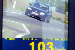 Przejeżdżała przez Mdzewo z prędkością 103 km/h. Straciła prawo jazdy