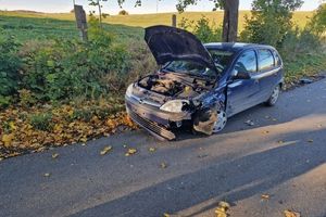 Kierujący mazdą zjechał na przeciwległy pas ruchu i doszło do zderzenia 