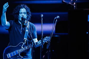 Jack White składa mamie życzenia urodzinowe po polsku