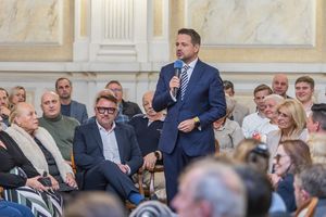 Trzaskowski lansuje się za pieniądze podatników