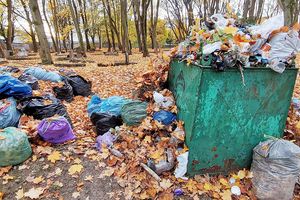 Mieszkańcy Warmii i Mazur ruszają sprzątać groby swoich bliskich. Czy wiedzą jak segregować odpady? [ZDJĘCIA]