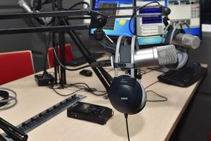 Burza wokół OFF Radio Kraków. Zwolnili dziennikarzy i zatrudnili AI