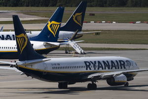 Ryanair grozi wycofaniem z Modlina – czy podróżni stracą tanie loty?